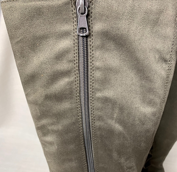 Elle Grey Ruffled Tall Wedge KneeHigh Boots Size 8 - Picture 2 of 7